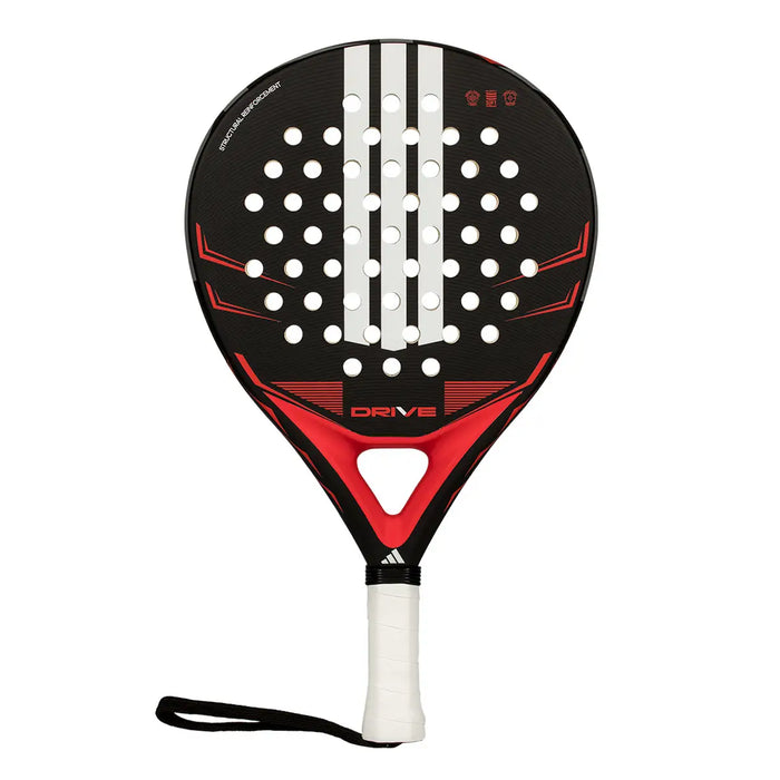 Adidas Drive 2026 Padel Schläger schwarz rot – Frontansicht mit weißem 3-Streifen Logo, roter Bridge und Structural Reinforcement