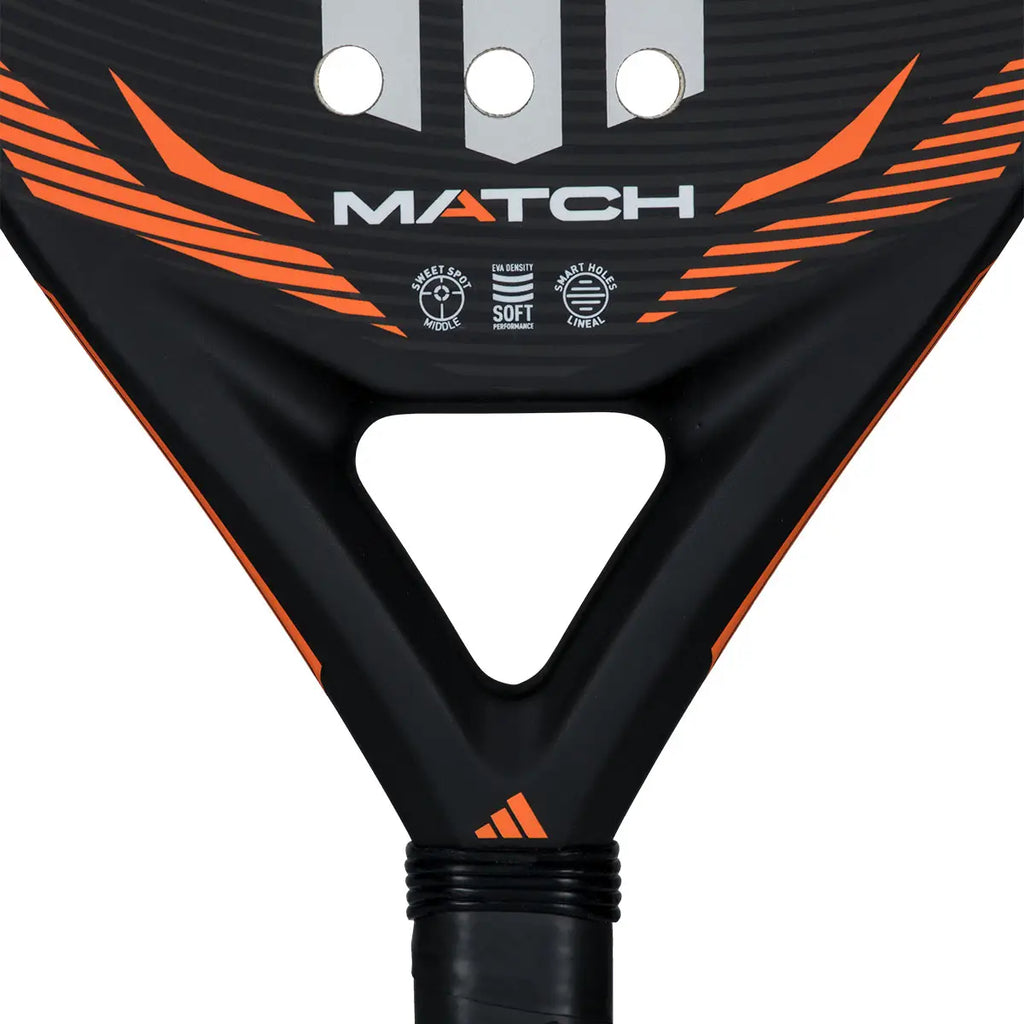 Adidas Match 2026 – Nahaufnahme Brücke mit Sweet Spot Middle, EVA Density Soft Performance und Smart Holes Lineal Beschriftung