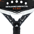 Adidas Metalbone Carbon CTRL 2026 – Nahaufnahme Brücke mit SpinBlade Centre, EVA Soft Core und SmartHole Curve Technologie