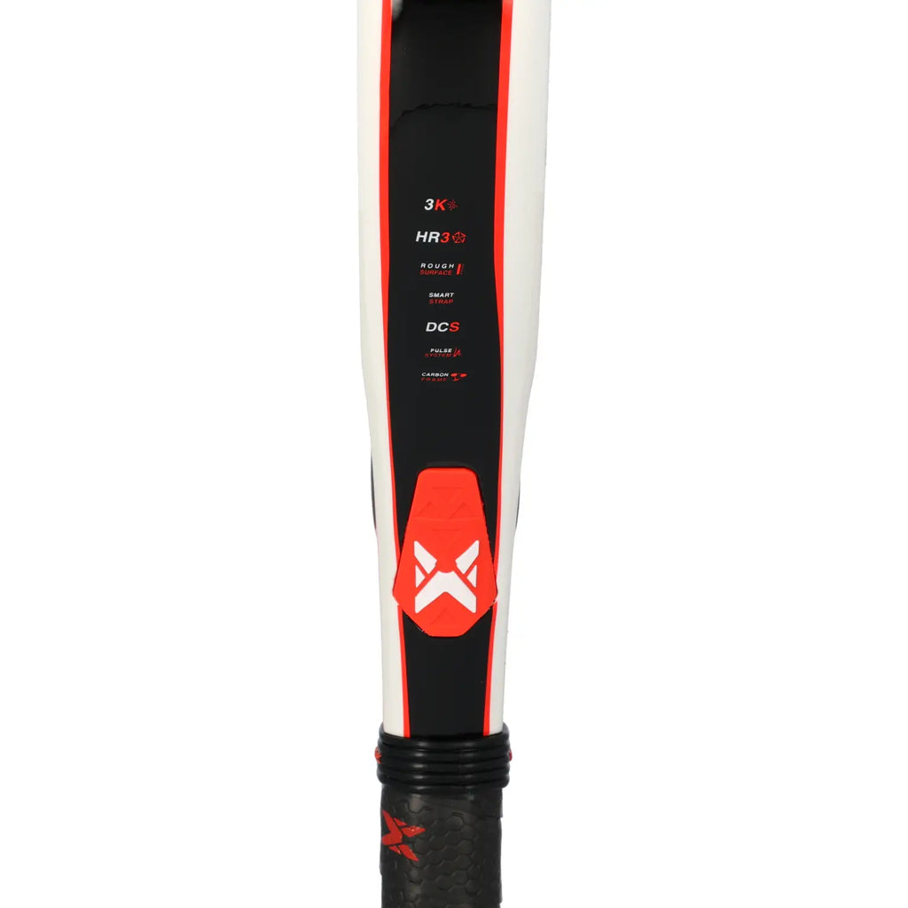 Nox ML10 Pro Cup Luxury Series Padelschläger Griffbereich Nahaufnahme mit Smart Strap System und NOX X-Logo in Rot