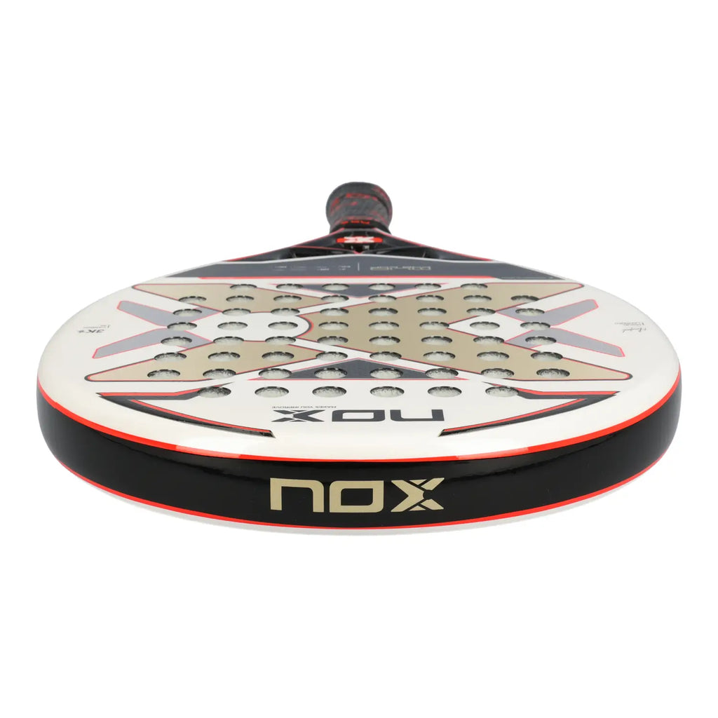 Nox ML10 Pro Cup Luxury Series Padel Racket Draufsicht auf die Schlagfläche mit NOX Branding am Rahmen