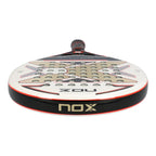 Nox ML10 Pro Cup Luxury Series Padel Racket Draufsicht auf die Schlagfläche mit NOX Branding am Rahmen