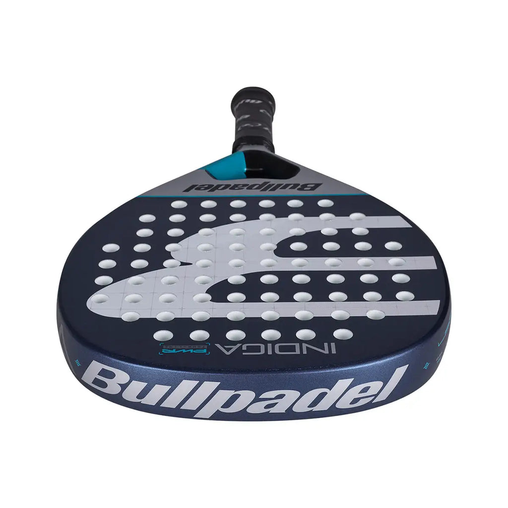 Bullpadel Indiga Power 26 Padel Racket Draufsicht auf Schlagfläche mit Bullpadel Branding am Rahmen