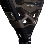Nox AT10 Pro Cup Hard Padel Racket Draufsicht auf Schlagfläche mit NOX Logo am schwarzen Rahmen