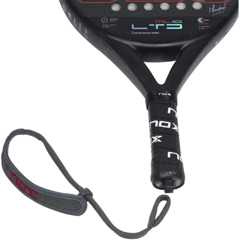 Nox ML10 Limited Edition Padel Racket Draufsicht mit NOX Branding am schwarzen Rahmen