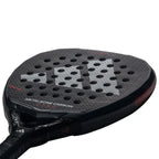 adidas Metalbone Carbon 2026 Padelschläger – Blick von oben auf Carbon-Schlagfläche und roten Bumper