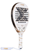 Nox AT10 Genius Xtreme Luxury Series Padel Racket schräge Ansicht in Weiß-Gold mit Handschlaufe