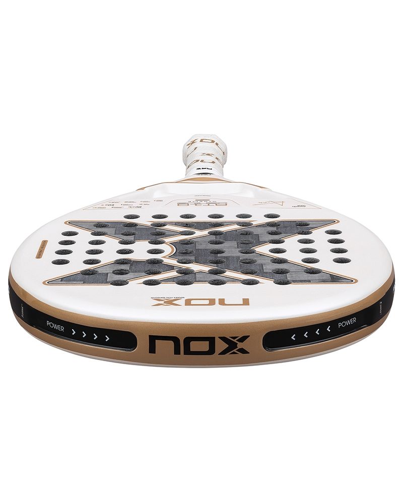 Nox AT10 Genius Xtreme Padel Racket Draufsicht mit Power-Rahmen und NOX Branding in Gold