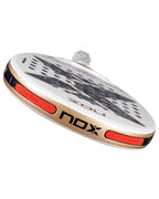 Nox AT10 Genius Xtreme Padel Racket Rahmenansicht mit NOX Balancer in Rot und Power-Kennzeichnung