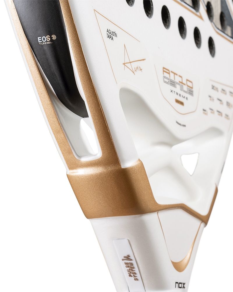 Nox AT10 Genius Xtreme Padel Racket Detailansicht Herzstück mit EOS Tunnel und goldenem Rahmen