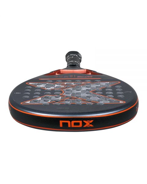 Nox AT10 Genius 18K Alum 2025 Schlagfläche von unten mit Nox-Logo am Rahmen